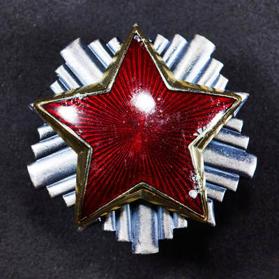 【俄甄集藏】2025年(044)11-12星期三晚 19:30 全场包邮 - 南斯拉夫社会主义联邦共和国军队珐琅帽徽，合金材质