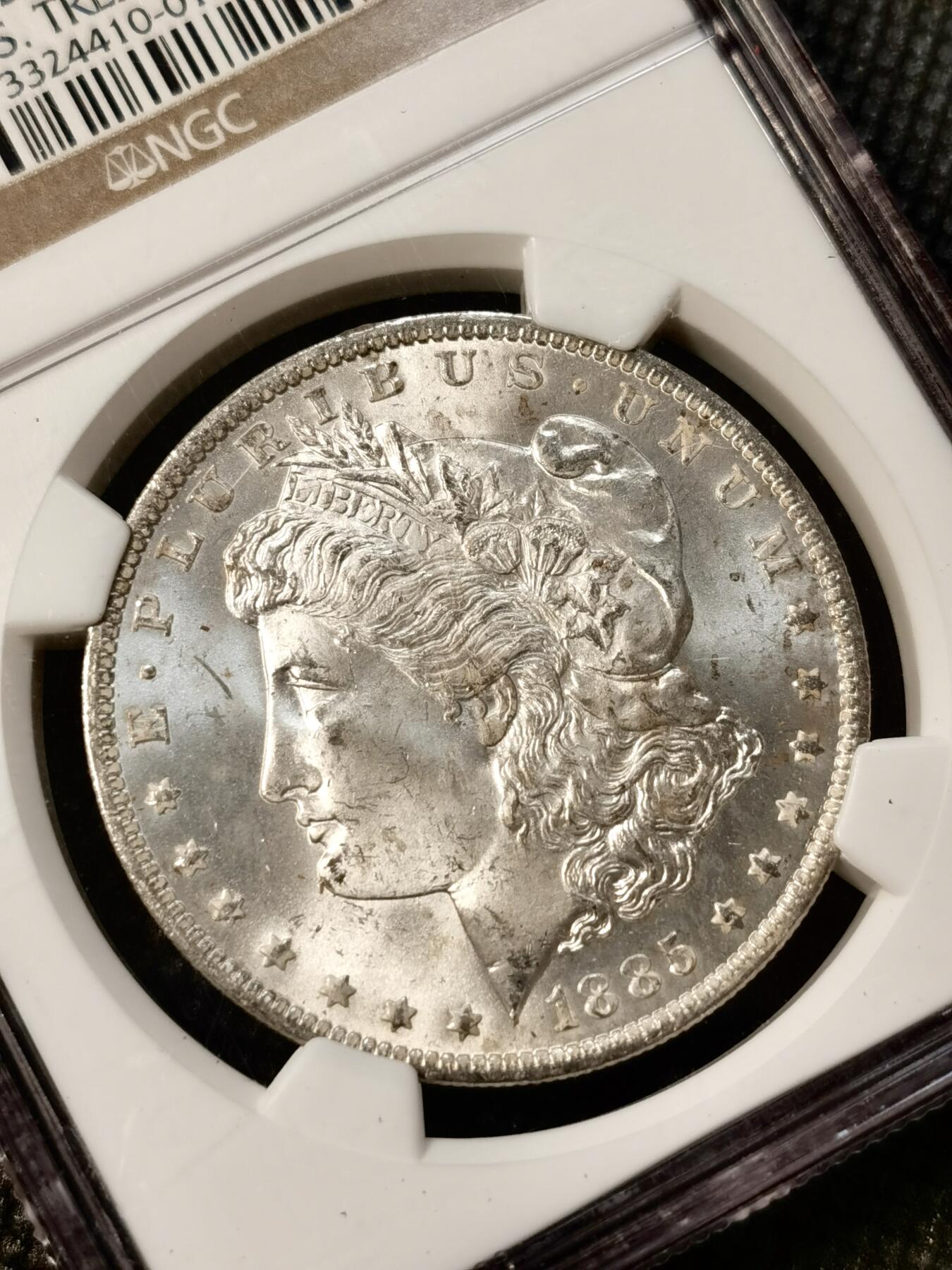 甄臻铺-世界币章拍卖（第38期）立冬小精品场，送拍享返佣金等优惠多多 NGC-MS65 1885年O版摩根银币，来自堪萨斯州奥拉西市的美国财政部储备金库原装袋子的摩根，极其少见的 袋子里的高分