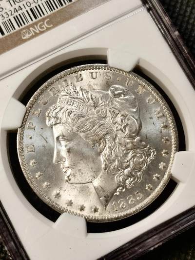 甄臻铺-世界币章拍卖（第38期）立冬小精品场，送拍享返佣金等优惠多多 NGC-MS65 1885年O版摩根银币，来自堪萨斯州奥拉西市的美国财政部储备金库原装袋子的摩根，极其少见的 袋子里的高分