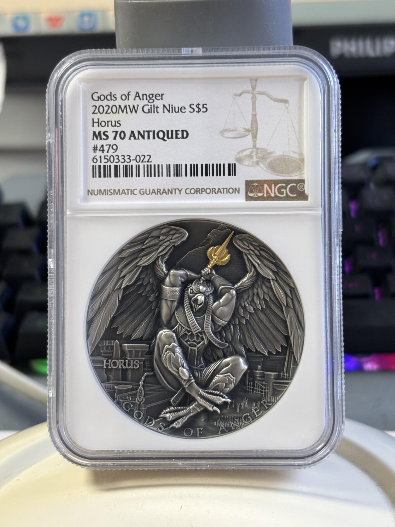 第181期拍卖 纽埃2020年愤怒之神荷鲁斯2盎司仿古镀金纪念银币NGC-MS70带证书，999银，发行量500枚