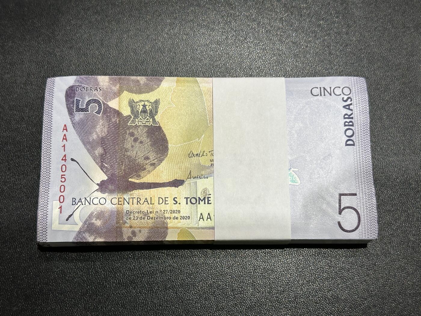 《外钞收藏家》第五百八十二期（精品场）（本平台长期征集拍品、欢迎藏友们联系合作）