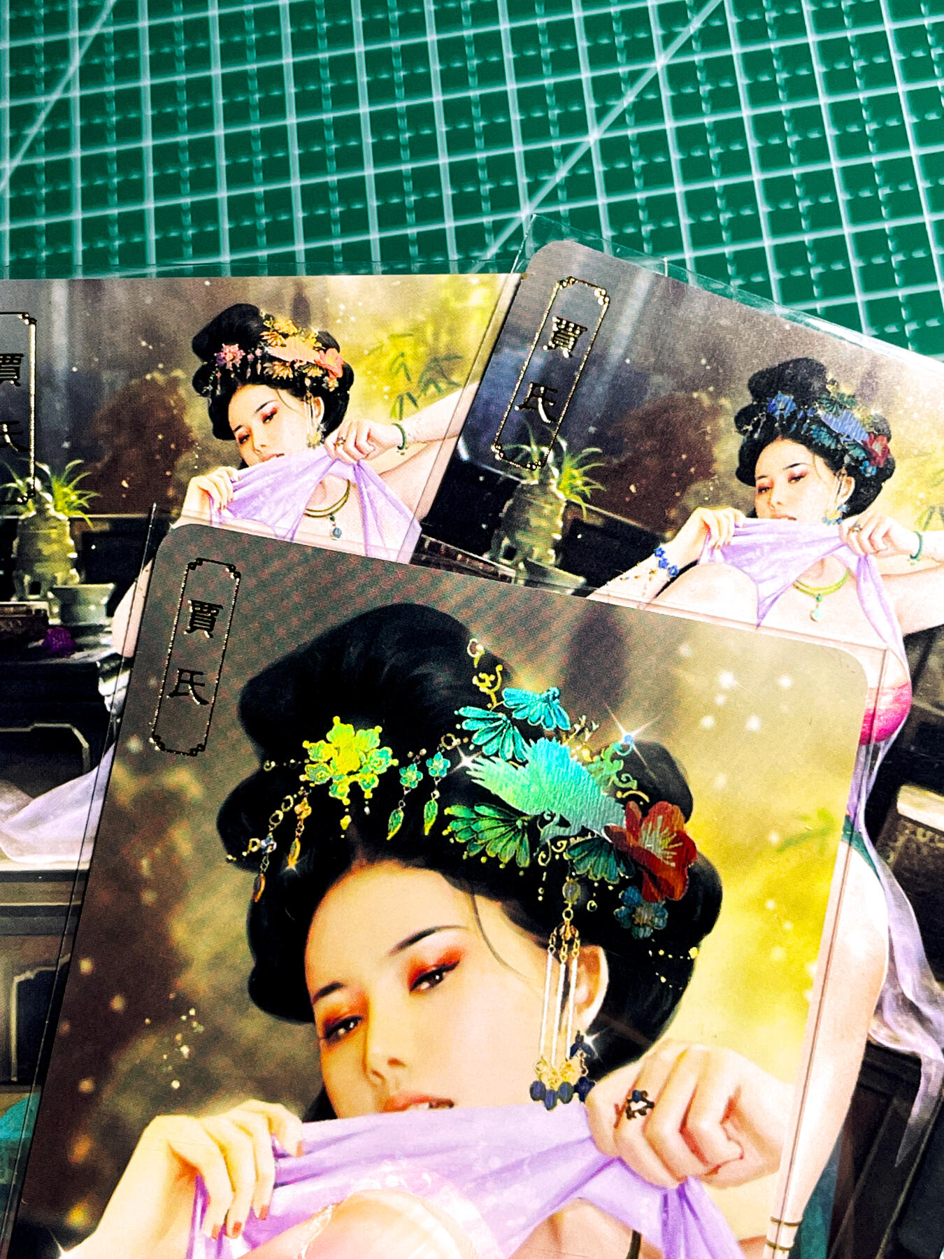 显眼宝36期 11月12日晚21:50截拍 佣金1起 可寄存～ 卡将卡牌 欲女传 稀有第二弹 贾氏 腿腿无敌 三渐变三张 彩闪卡 63*88