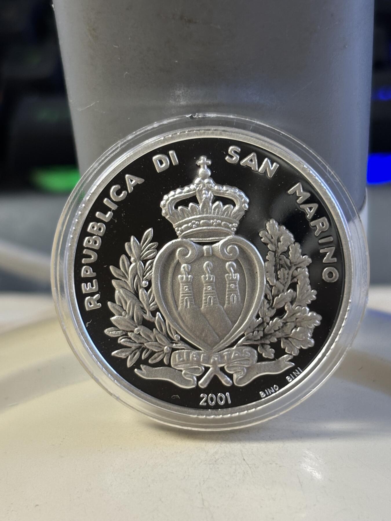 第181期拍卖 圣马力诺2001年法拉利世界冠军1万里拉纪念银币，835银，22克