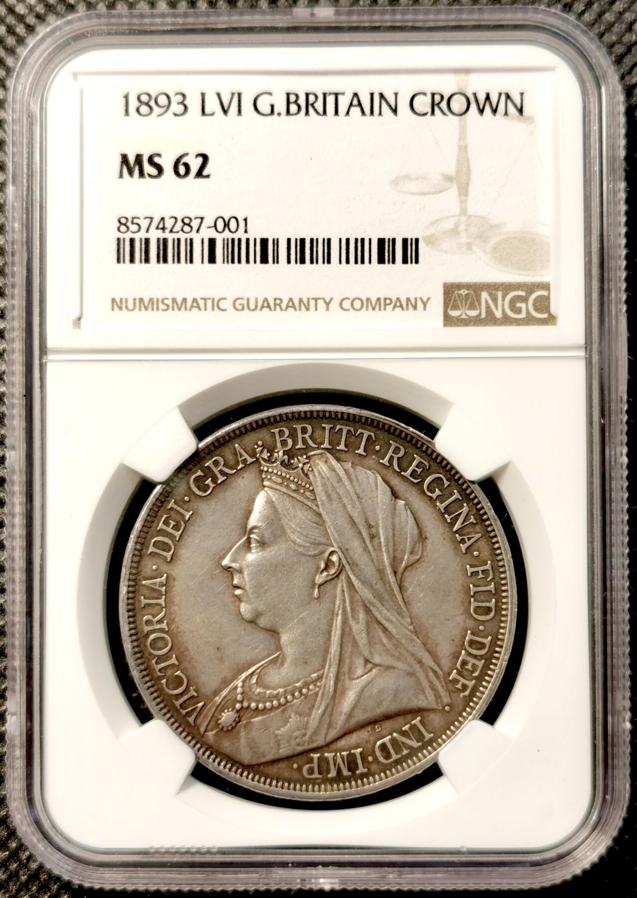 甄臻铺-世界币章拍卖（第38期）立冬小精品场，送拍享返佣金等优惠多多 NGC-MS62 1893奶奶英国维多利亚女王披纱马剑克朗，欧洲老酱彩，高点很好基本看不出磨损，比一些63高点还好