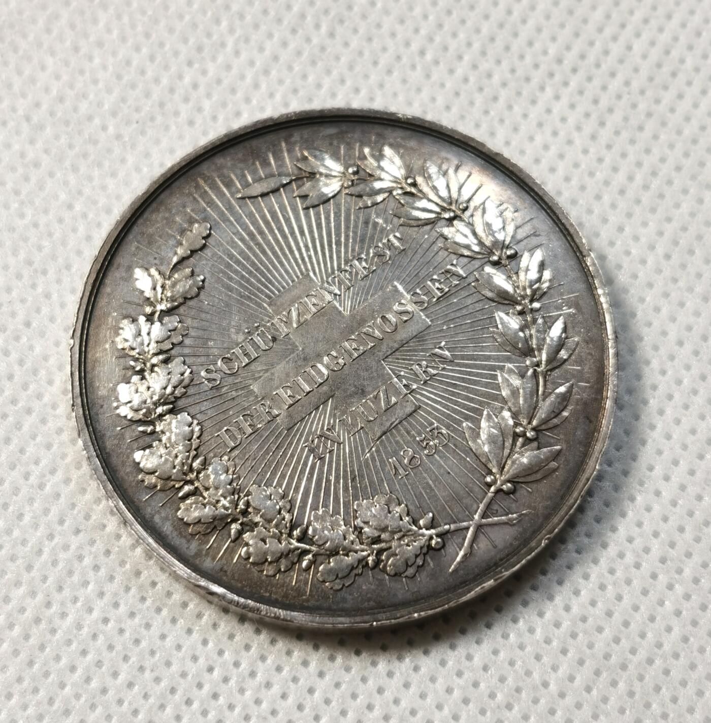 甄臻铺-世界币章拍卖（第38期）立冬小精品场，送拍享返佣金等优惠多多 Frener～1853年瑞士卢塞恩射击节银章 直径：41mm，34g，早期的射击节品种，比较少见，品相普遍欠佳，评级没有分数和AU的较多 未流通状态