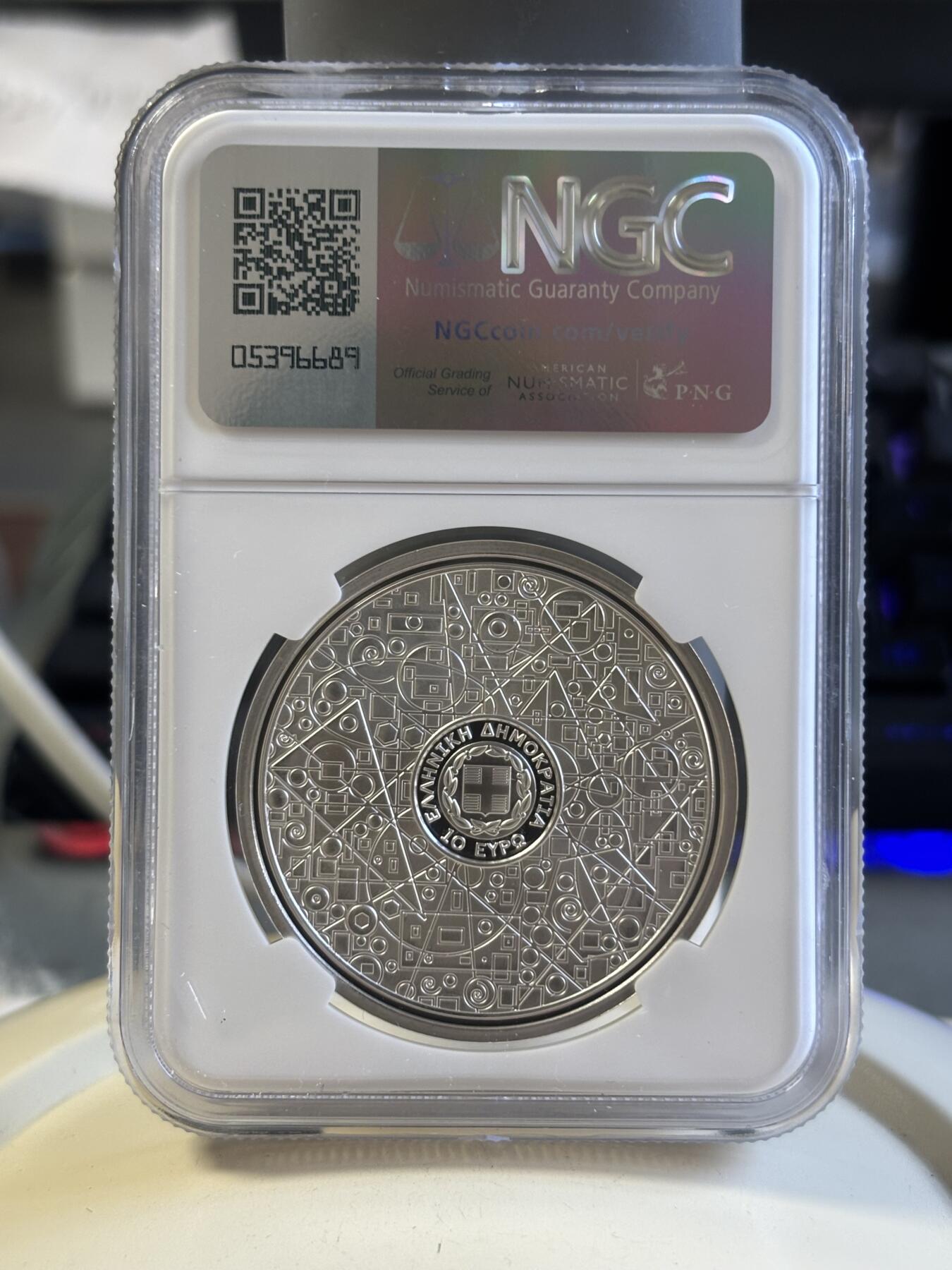 第181期拍卖  2023年希腊发行希腊文化系列--数学家欧几里得10欧元局部彩色精制纪念银币 NGC PF69原盒证书，34.1克，925银，发行1500枚