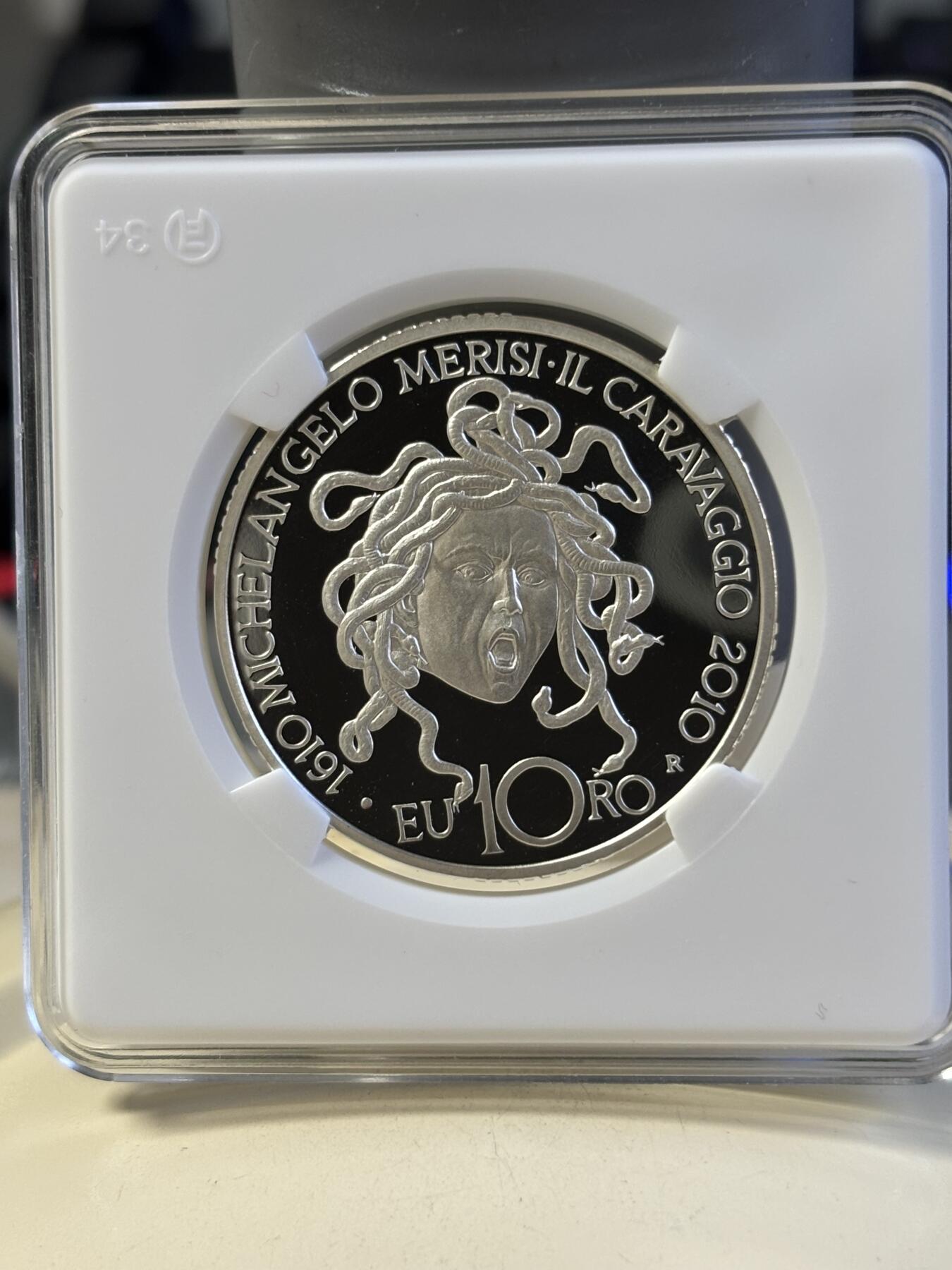 第181期拍卖 意大利2010年发行著名艺术家米开朗琪罗.梅里西.达.卡拉瓦乔逝世400周年著作《美杜莎》精制银币-10欧元（22克，925银，币径34MM，限量7500枚，）