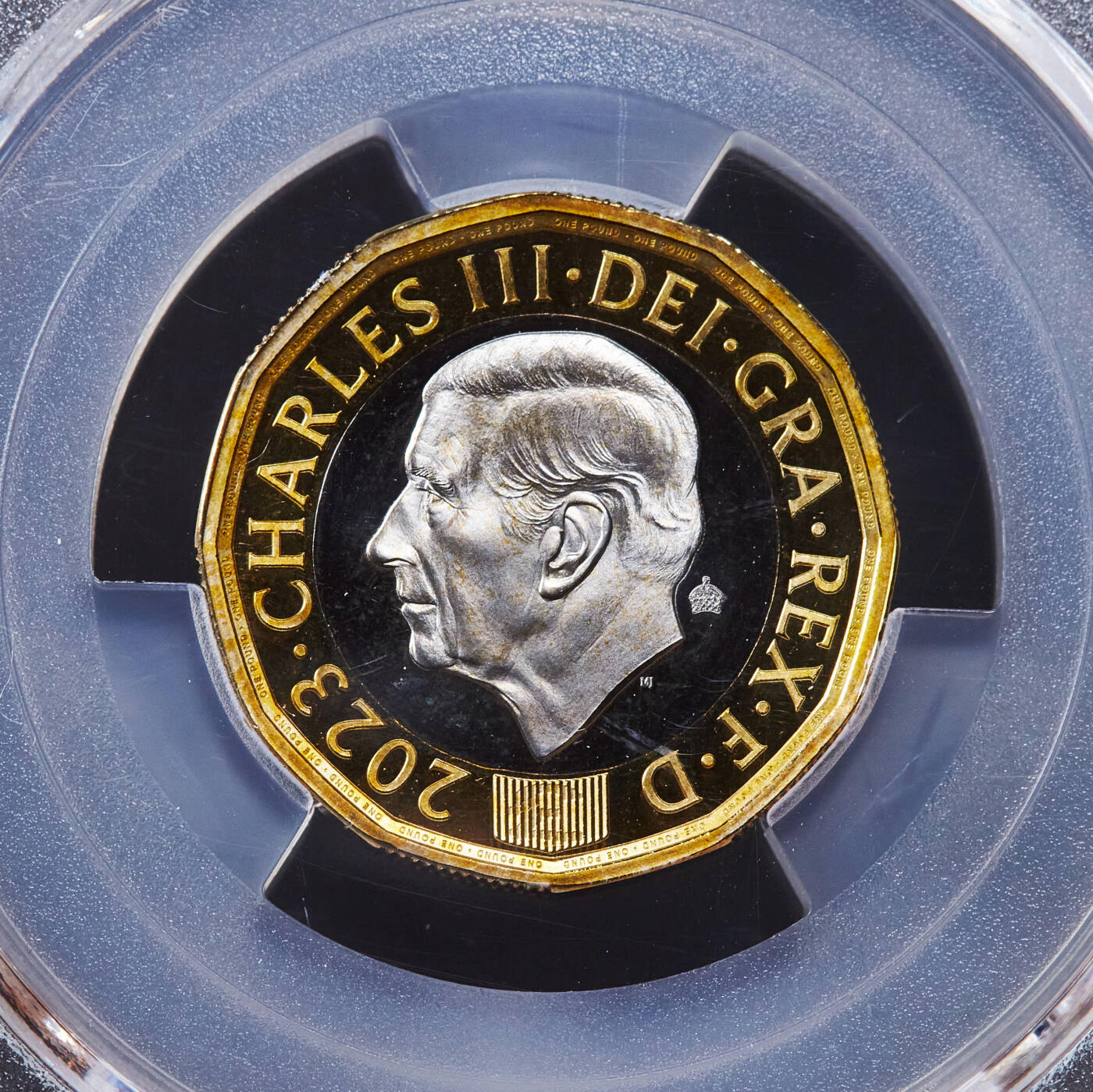 【俄甄集藏】2025年(044)11-12星期三晚 19:30 全场包邮 英国2023年查尔斯三世蜜蜂1镑、国花2镑（英格兰玫瑰/苏格兰蓟/威尔士水仙花/北爱尔兰三叶草）精制双色纪念银币2枚套，PCGS PR68DC，设计精美绝伦，1镑重10.47克，2镑重12克，92.5%银，发行量均为3000枚
