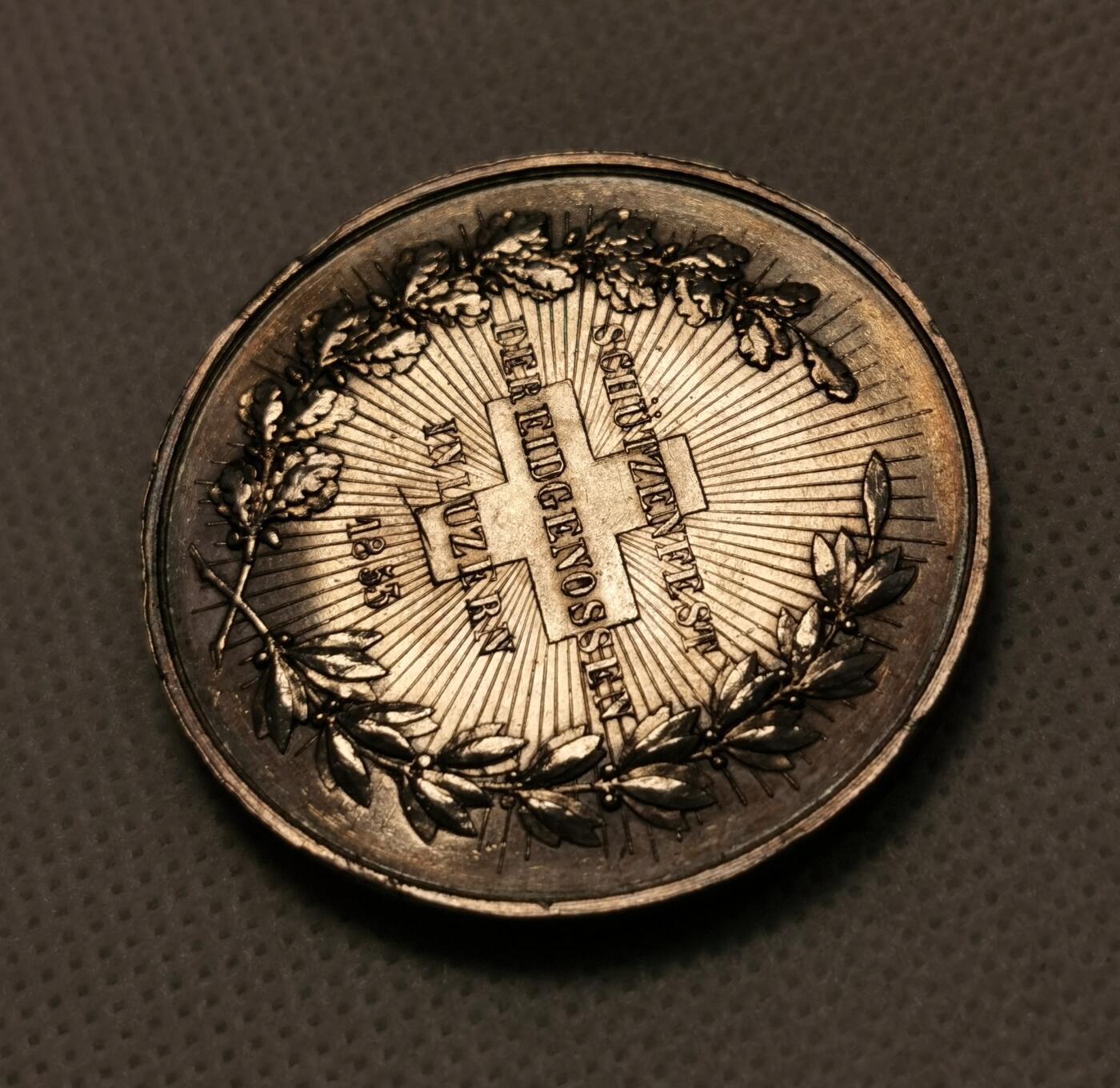 甄臻铺-世界币章拍卖（第38期）立冬小精品场，送拍享返佣金等优惠多多 Frener～1853年瑞士卢塞恩射击节银章 直径：41mm，34g，早期的射击节品种，比较少见，品相普遍欠佳，评级没有分数和AU的较多 未流通状态