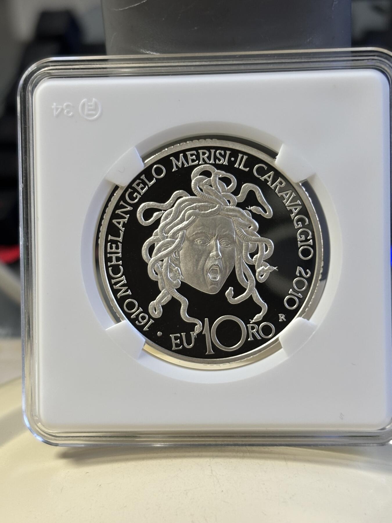 第181期拍卖 意大利2010年发行著名艺术家米开朗琪罗.梅里西.达.卡拉瓦乔逝世400周年著作《美杜莎》精制银币-10欧元（22克，925银，币径34MM，限量7500枚，）