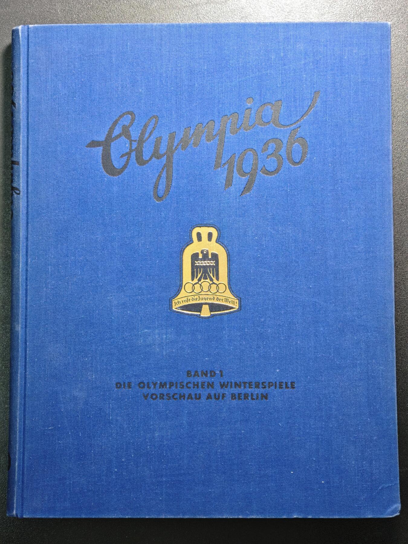 【德藏】世界币章拍卖第152期（拍品征集中~欢迎藏友联系） 97新 1936年 德国柏林奥运会纪录1-2册全 超大开本 极其细致的记录了这届柏林奥运会 硬壳布面精装 两册书共约296页 全书图片均是照片粘贴