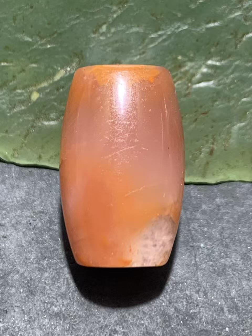 川料冰飘柿子红南红玛瑙随形桶珠一颗！