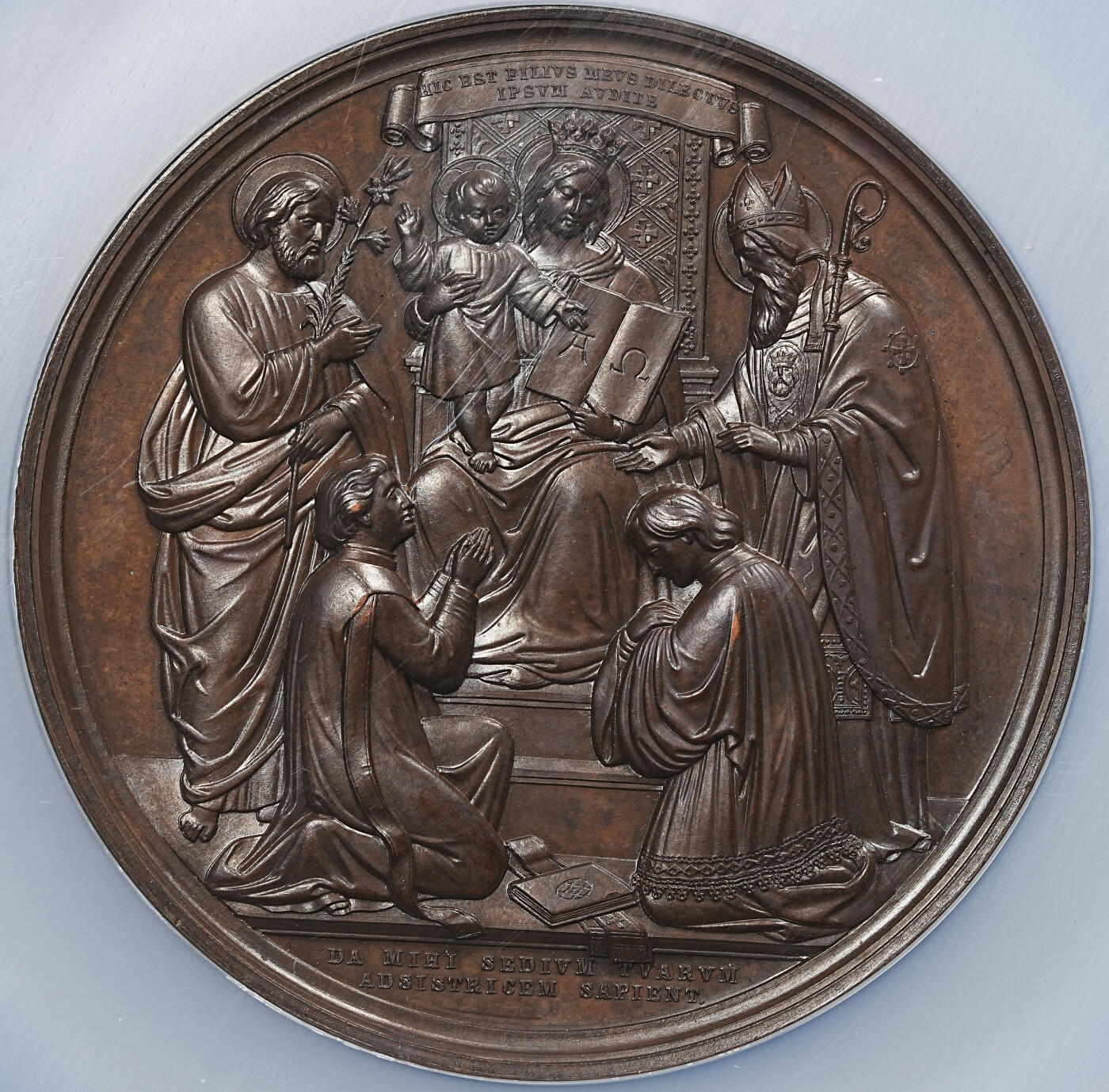 修遠堂世界钱币第九十二期 NGC MS64BN 1858年英国天主教神学院伍绍学院纪念高浮雕大铜章 设计雕刻极其精美