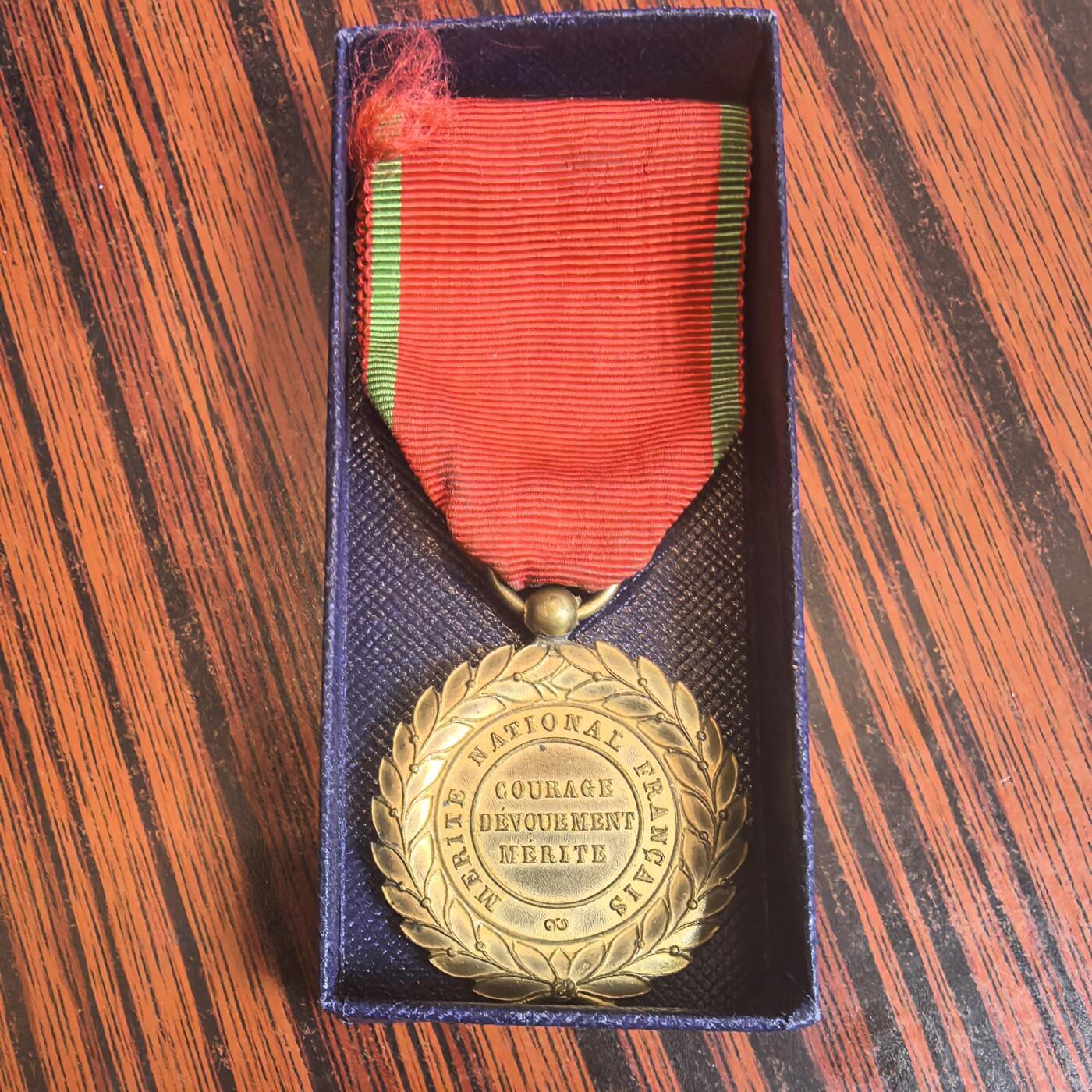 泡泡币外币第二十五场可代拍15038385335微信 纪念章。