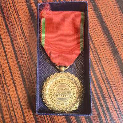 泡泡币外币第二十七场可代拍15038385335微信 - 纪念章。