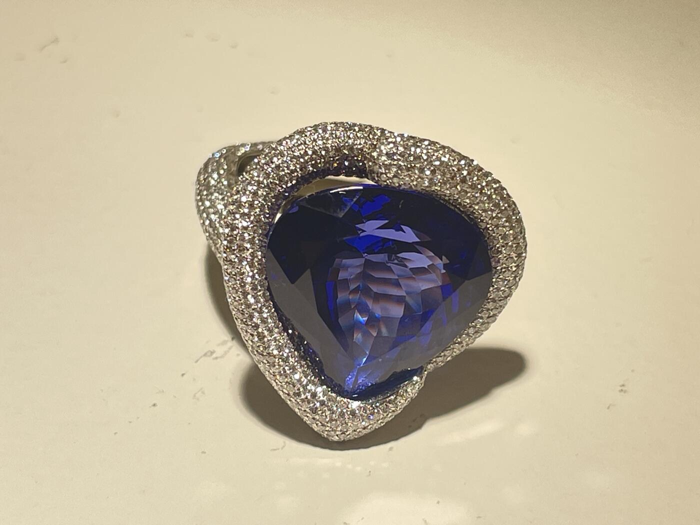 亿嘉拍卖2025年秋季私人典藏拍卖 18K金坦桑石满钻戒指