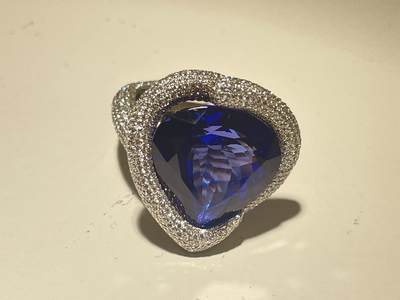 亿嘉拍卖2025年秋季私人典藏拍卖 - 18K金坦桑石满钻戒指