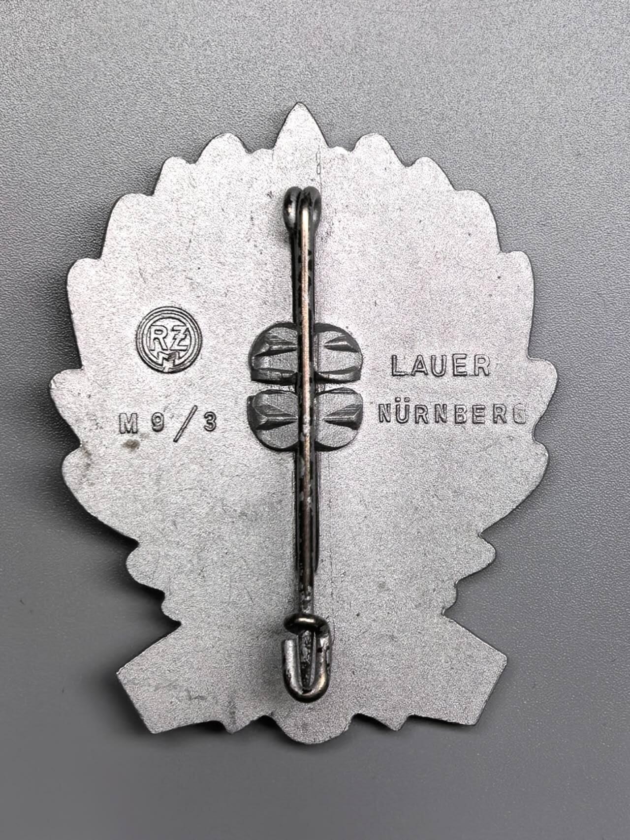 小驴勋章奖章收藏11月8日周六晚6点拍卖（珍爱和平，收藏战争，铭记历史，勿忘国耻，忠党爱国。有偿代拍，送拍规则在简介最后，参拍须阅读规则后再参拍，关系到运费包装发货时效真假辨别等关键信息，拍卖时不再发原图，看大图店主微信码在最后拍品里） 德国38年SA集会徽章，铝合金，背打标