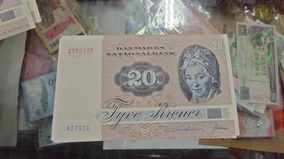 世界钱币～微拍第213期暨2025年第53期  部分库存清仓选号 - 1979年丹麦20克朗 全新绝品无4尾号713