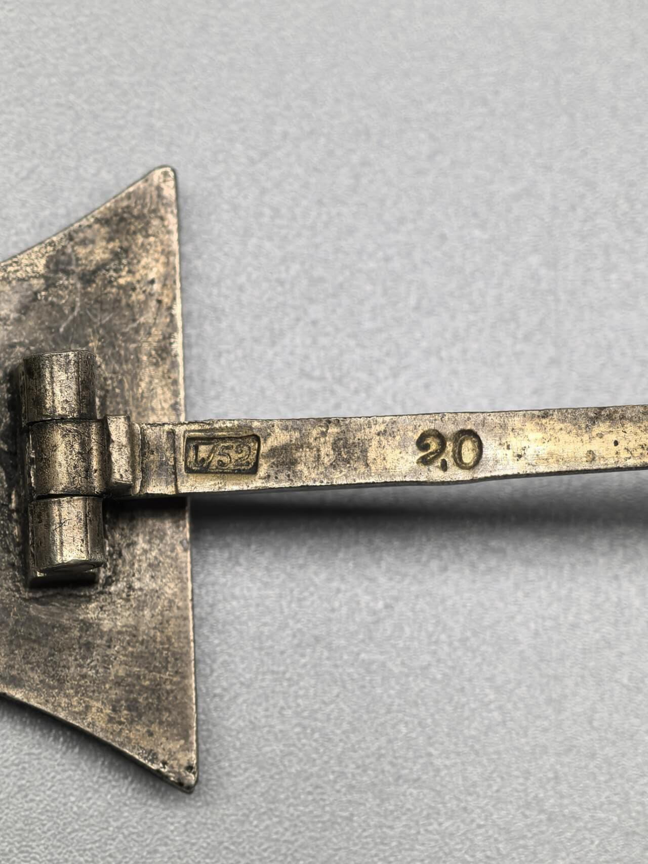 小驴勋章奖章收藏11月8日周六晚6点拍卖（珍爱和平，收藏战争，铭记历史，勿忘国耻，忠党爱国。有偿代拍，送拍规则在简介最后，参拍须阅读规则后再参拍，关系到运费包装发货时效真假辨别等关键信息，拍卖时不再发原图，看大图店主微信码在最后拍品里）