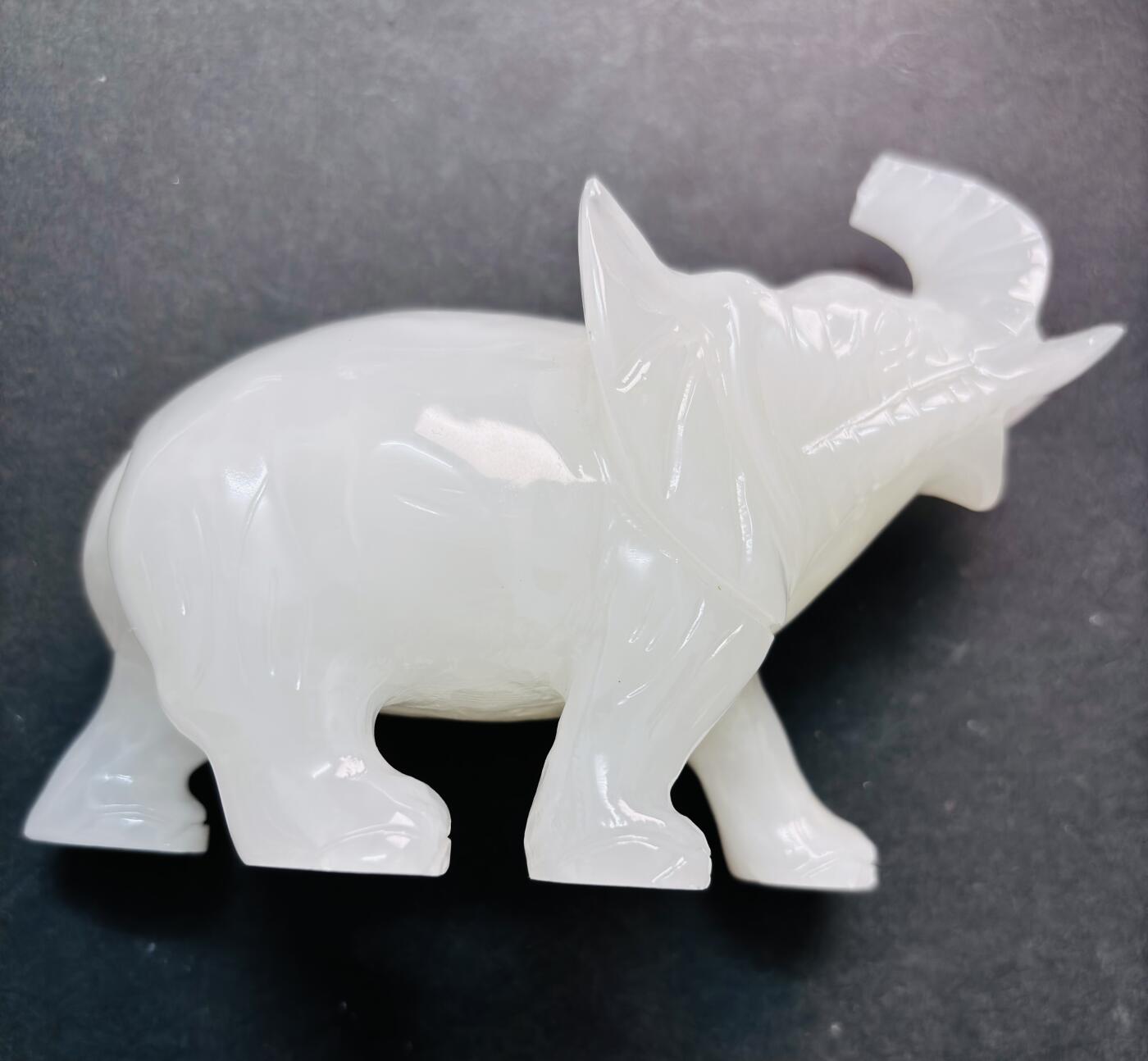 文馨钱币收藏第 279 场，银币，纪念铜章场 长期接收代拍品 玉石大象，长 140.7mm 高 91.1 厚 48.2mm 重 391.2 克