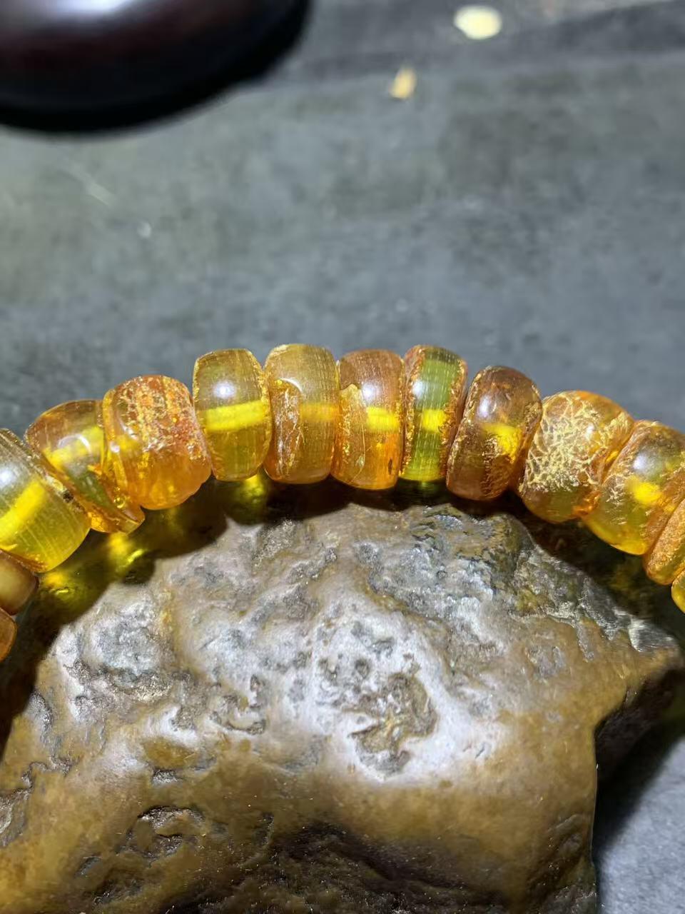 天然原矿俄料蜜蜡原皮随形手串1条！