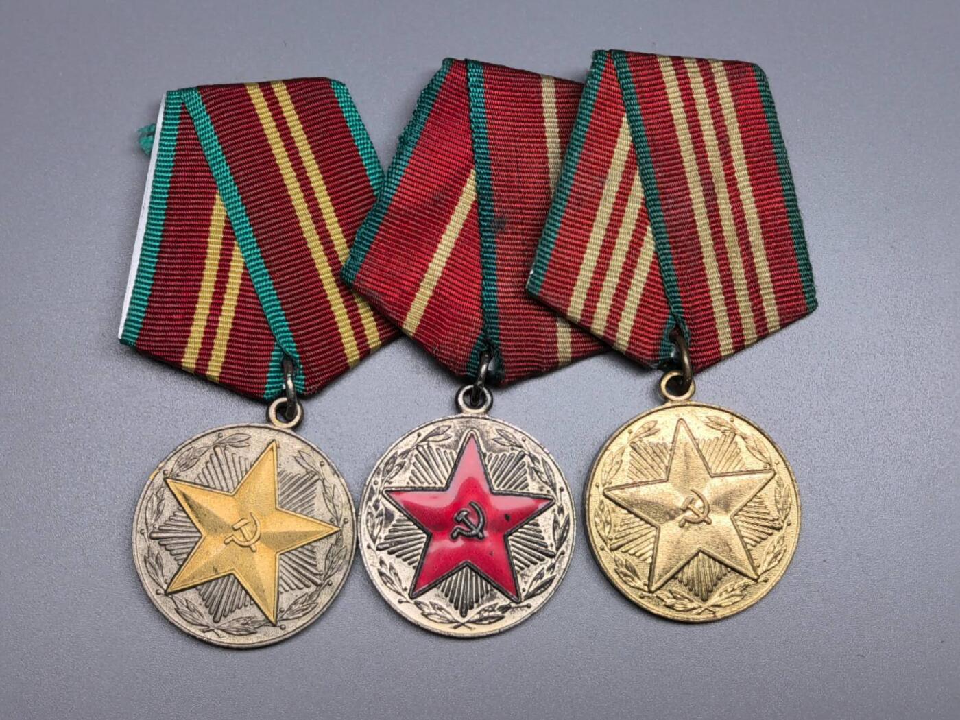 小驴勋章奖章收藏11月8日周六晚6点拍卖（珍爱和平，收藏战争，铭记历史，勿忘国耻，忠党爱国。有偿代拍，送拍规则在简介最后，参拍须阅读规则后再参拍，关系到运费包装发货时效真假辨别等关键信息，拍卖时不再发原图，看大图店主微信码在最后拍品里）