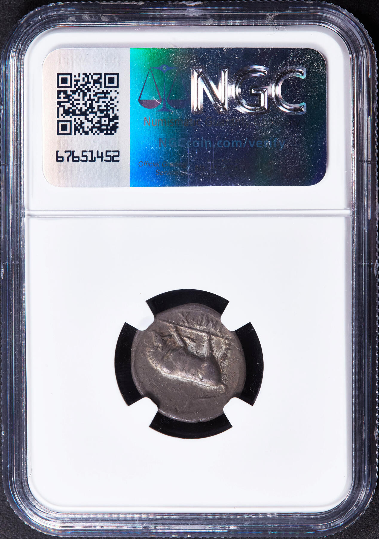 【俄甄集藏】2025年(044)11-12星期三晚 19:30 全场包邮 古罗马帝国公元前15年-前13年盖维斯·屋大维·奥古斯都1狄纳里公牛银币，NGC ChXF(Str 4/5, Sur 3/5)，卢格都诺姆造币厂打制（现今法国里昂），正面奥古斯都无冠冕面右像，背面一只向右冲撞的公牛，名家约瑟·M·赛文特科旧藏，底板光滑包浆均匀，整体图案居中完整，人像神态佳有浮雕感，发丝细节清晰饱满，很难碰到的一枚精品屋大维银币，稀有品种