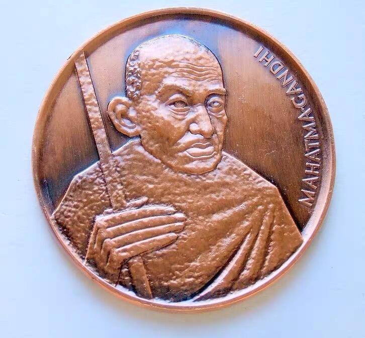 【旋风钱币】11月15日19:00准时开拍 精美欧洲币章、银币银章、第三帝国钱币等 全场包邮！ 【艺术】法国艺术大章1939年 世界伟人圣雄甘地高浮雕精制超大铜章 70MM 98克