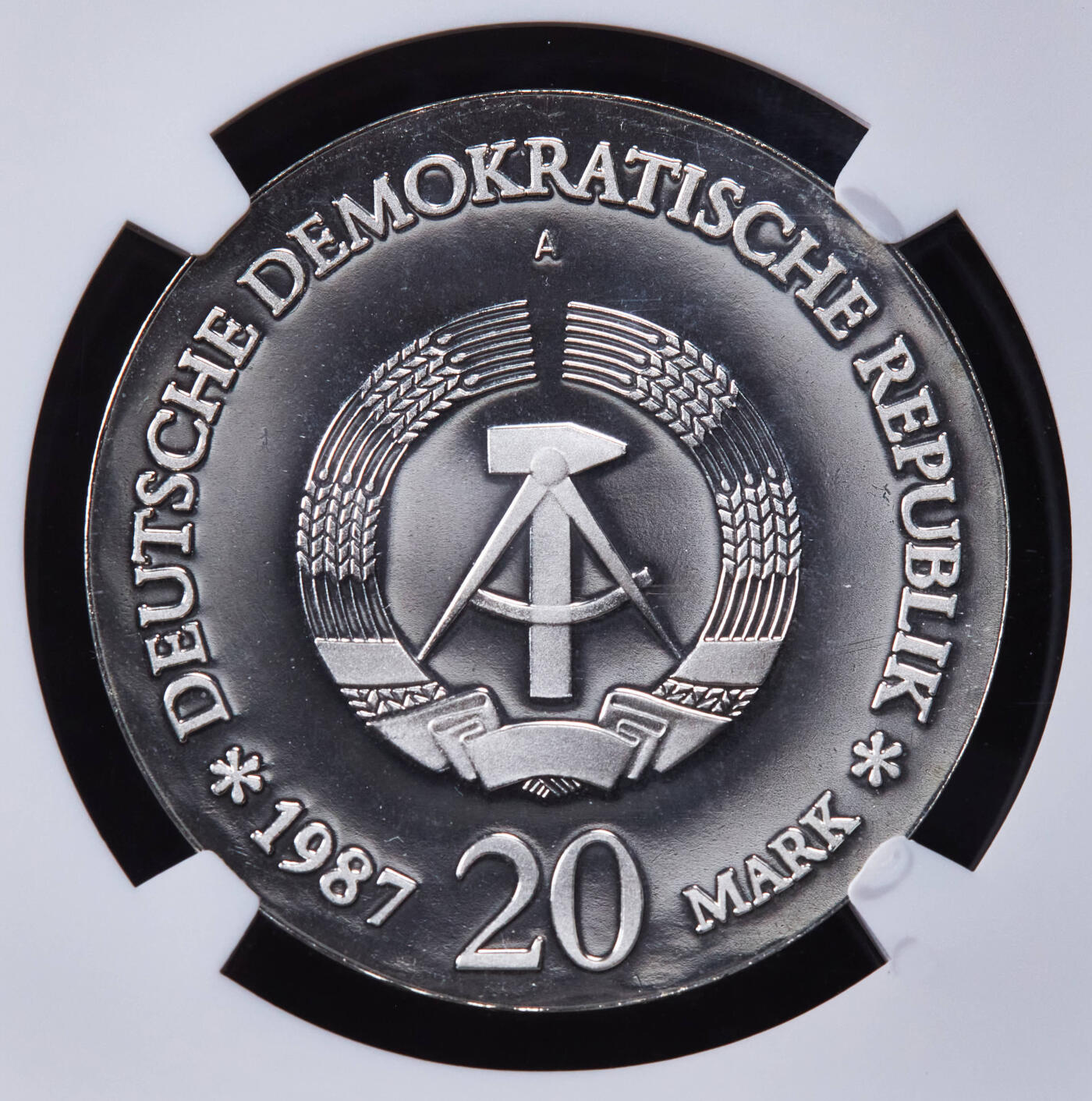 【俄甄集藏】2025年(044)11-12星期三晚 19:30 全场包邮 民主德国（东德）1987年A版纪念柏林建城750周年20马克精制银币，NGC PF69UC，毫无疑问冠军，重20.9克，62.5%银，发行量2100枚，东德精制币里的名誉品种，稀有