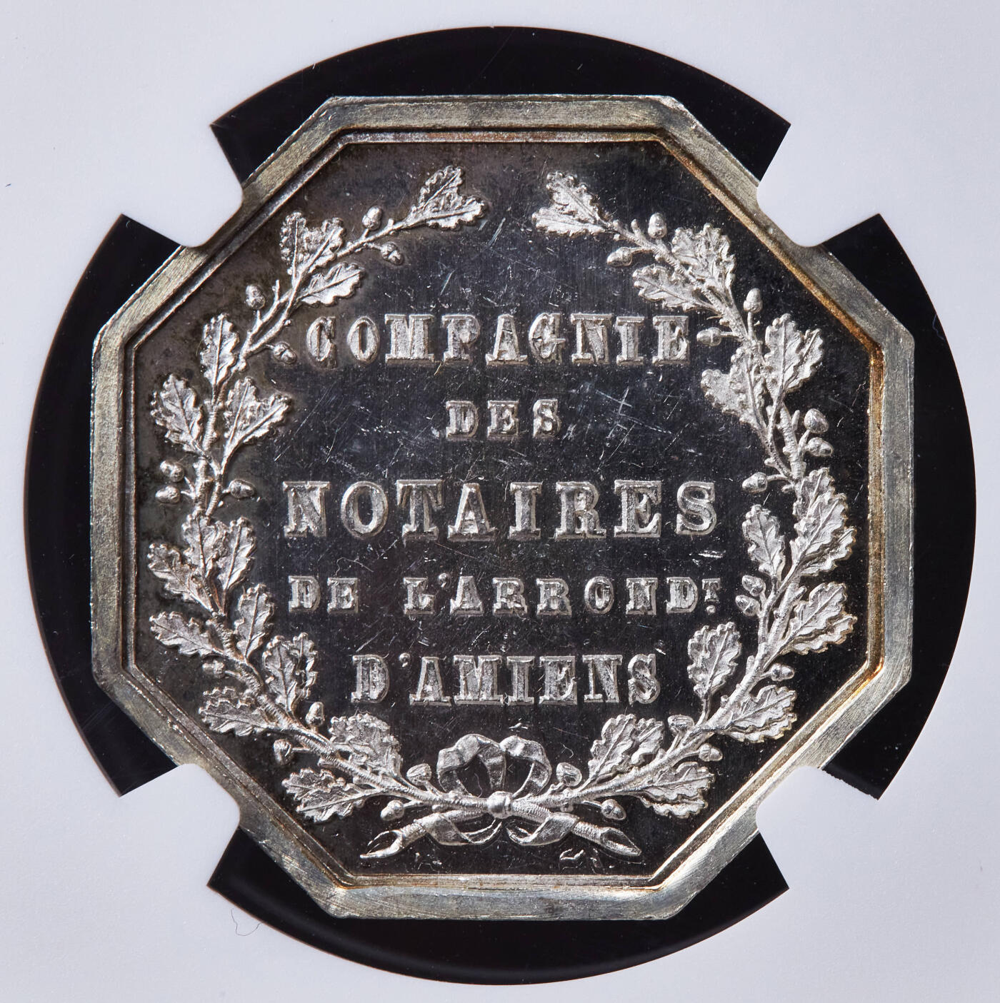 【俄甄集藏】2025年(044)11-12星期三晚 19:30 全场包邮 法国1854年第二帝国亚眠公证处银质八角代用币章，NGC MS62，凝霜感强烈，转光品相，丰饶角铭，标签错误