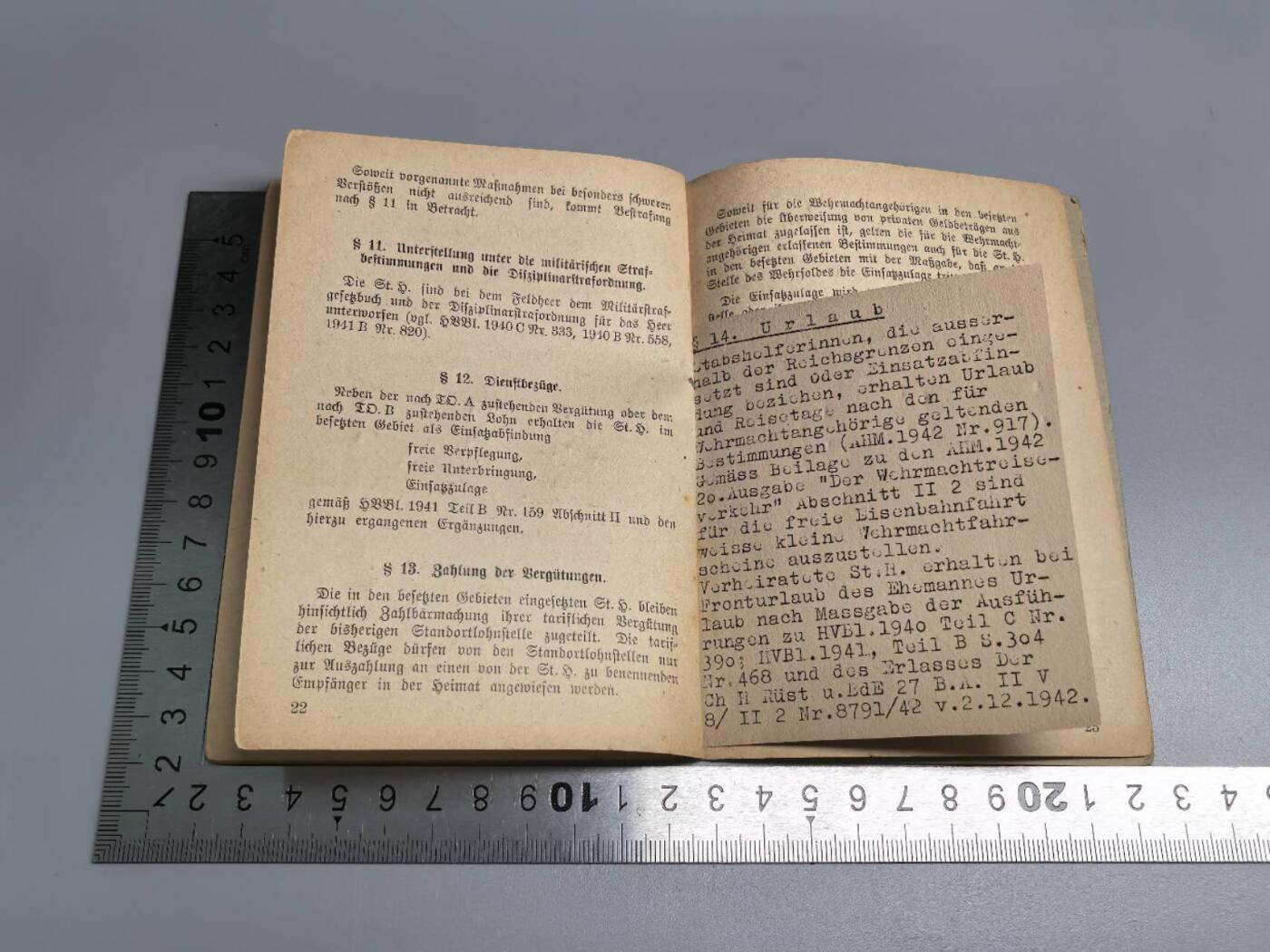 小驴勋章奖章收藏11月8日周六晚6点拍卖（珍爱和平，收藏战争，铭记历史，勿忘国耻，忠党爱国。有偿代拍，送拍规则在简介最后，参拍须阅读规则后再参拍，关系到运费包装发货时效真假辨别等关键信息，拍卖时不再发原图，看大图店主微信码在最后拍品里） 德国陆军女性文职人员的证件，属于乌尔苏拉·胡赫（Ursula Huch），记录了她在波兰卢布林的卫生部门服役的经历，包含战时休假证明、工作身份证、休假申请、陆军女文职人员入伍簿