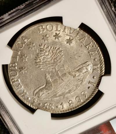 甄臻铺-世界币章拍卖（第38期）立冬小精品场，送拍享返佣金等优惠多多 NGC-AU58 1829年玻利维亚8索尔大银币 难得玻利维亚主币 不是常见的4索尔 8索尔麦稀奇基本没有记录 经典的南美洲品种 正面为民族英雄西蒙·玻利瓦尔 独立革命运动的见证 浓郁南美洲风情