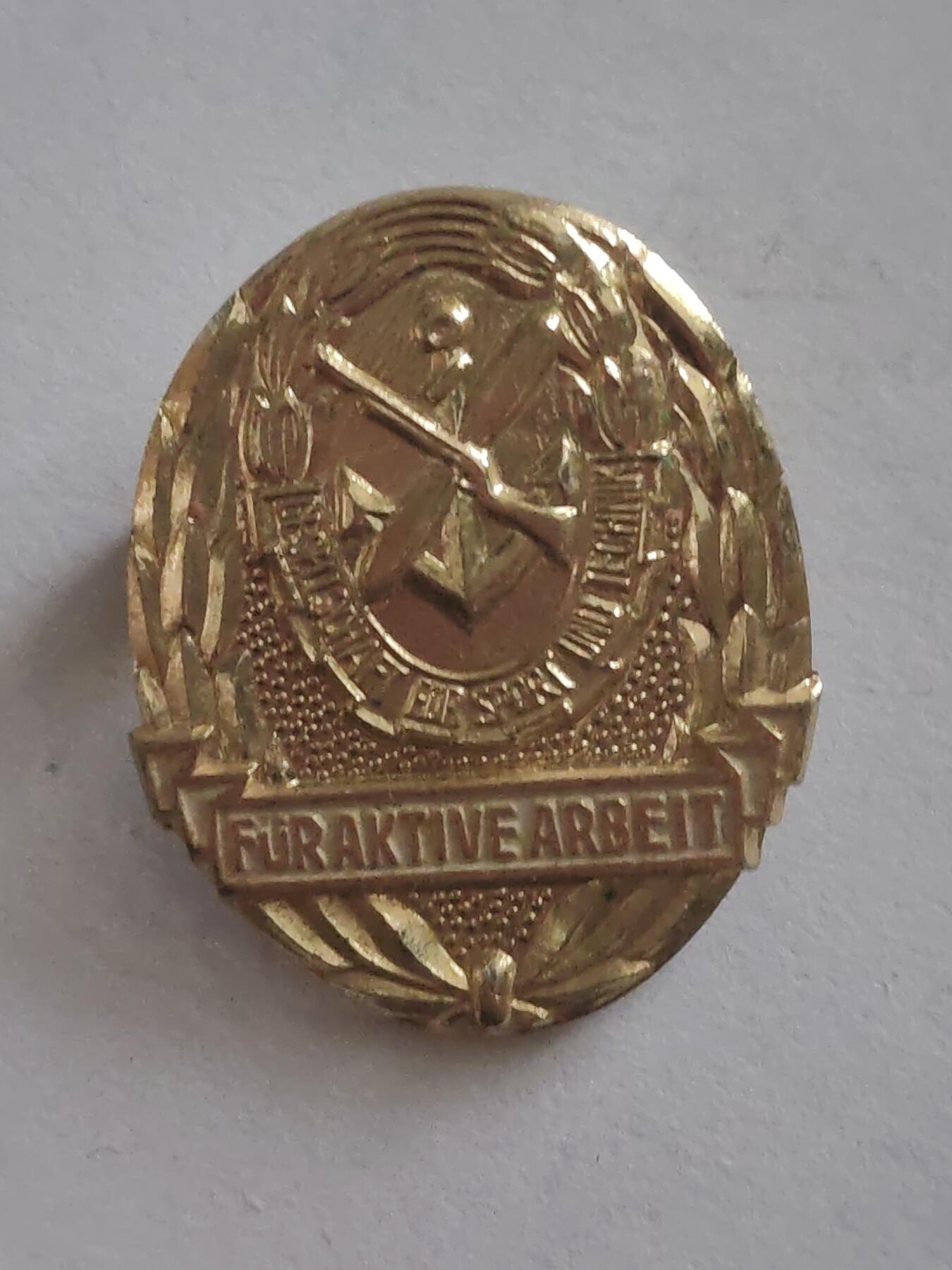 荷兰第128期勋赏拍卖 民主德国体育与技术协会证章