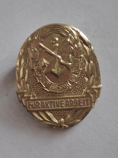 荷兰第128期勋赏拍卖 - 民主德国体育与技术协会证章