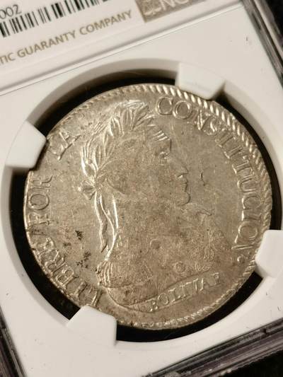 甄臻铺-世界币章拍卖（第38期）立冬小精品场，送拍享返佣金等优惠多多 NGC-AU58 1829年玻利维亚8索尔大银币 难得玻利维亚主币 不是常见的4索尔 8索尔麦稀奇基本没有记录 经典的南美洲品种 正面为民族英雄西蒙·玻利瓦尔 独立革命运动的见证 浓郁南美洲风情