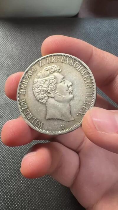 甄臻铺-世界币章拍卖（第38期）立冬小精品场，送拍享返佣金等优惠多多 德国布伦瑞克-狼堡加冕执政25周年纪念2泰勒  带有银霜感 背面状态非常好，赌徒品质