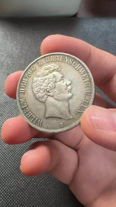 甄臻铺-世界币章拍卖（第38期）立冬小精品场，送拍享返佣金等优惠多多 德国布伦瑞克-狼堡加冕执政25周年纪念2泰勒  带有银霜感 背面状态非常好，赌徒品质