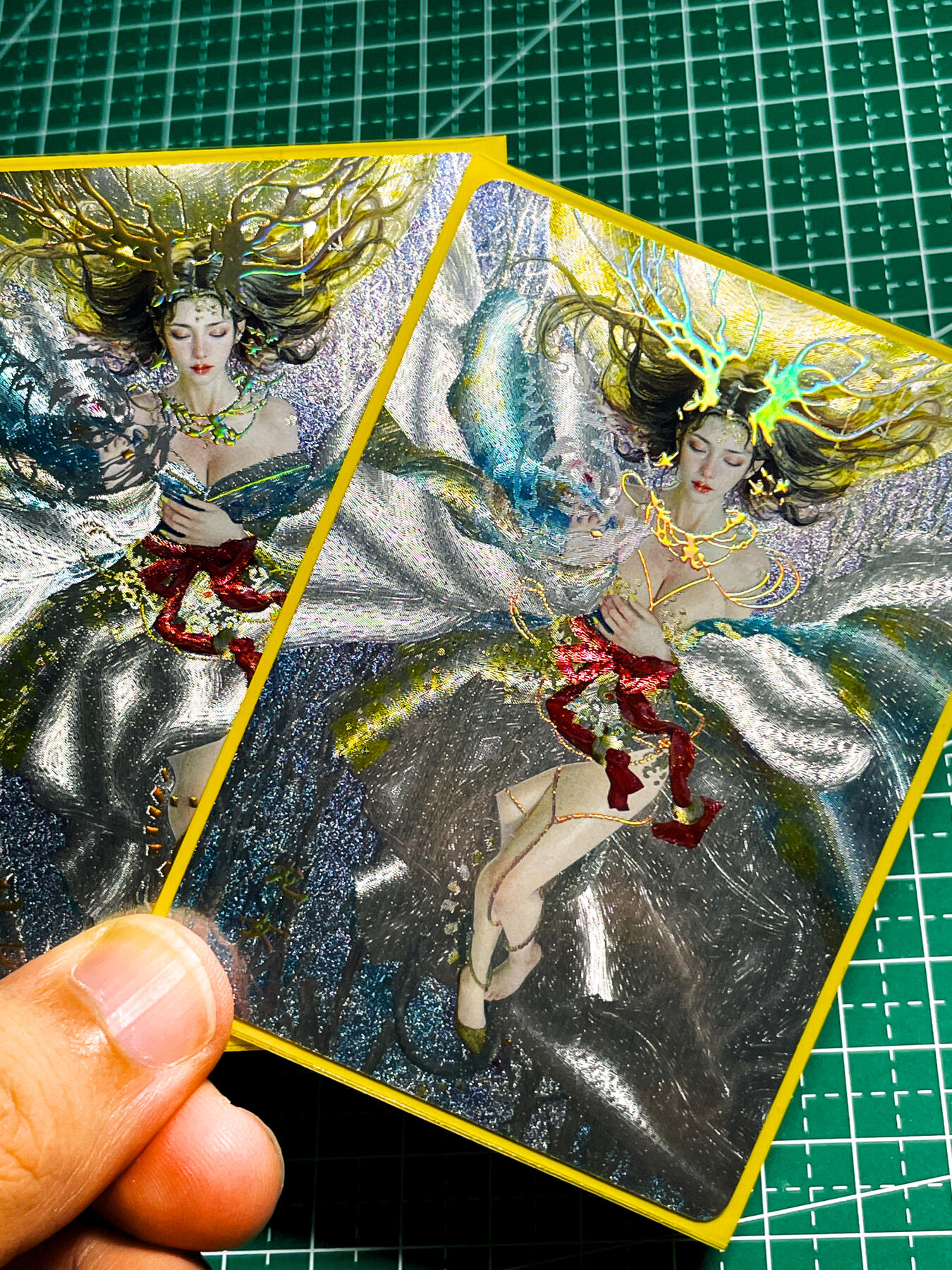 显眼宝36期 11月12日晚21:50截拍 佣金1起 可寄存～ 【幻彩粗闪】燎原卡牌 焱卡文化 妖姬传第九弹 龙女一对 龙角超帅 太阳底下最震撼 手上法阵 63*88