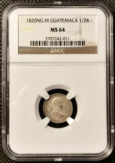 甄臻铺-世界币章拍卖（第38期）立冬小精品场，送拍享返佣金等优惠多多 - NGC-MS64 1820年西属危地马拉费迪南七世1/2R小银币 五彩包浆 镜面底板 状态非常好 少见的小面值双柱 足以自藏的一枚 老盒严评 各位藏家把握入手机会 危地马拉比墨西哥 秘鲁 玻利维亚都要少
