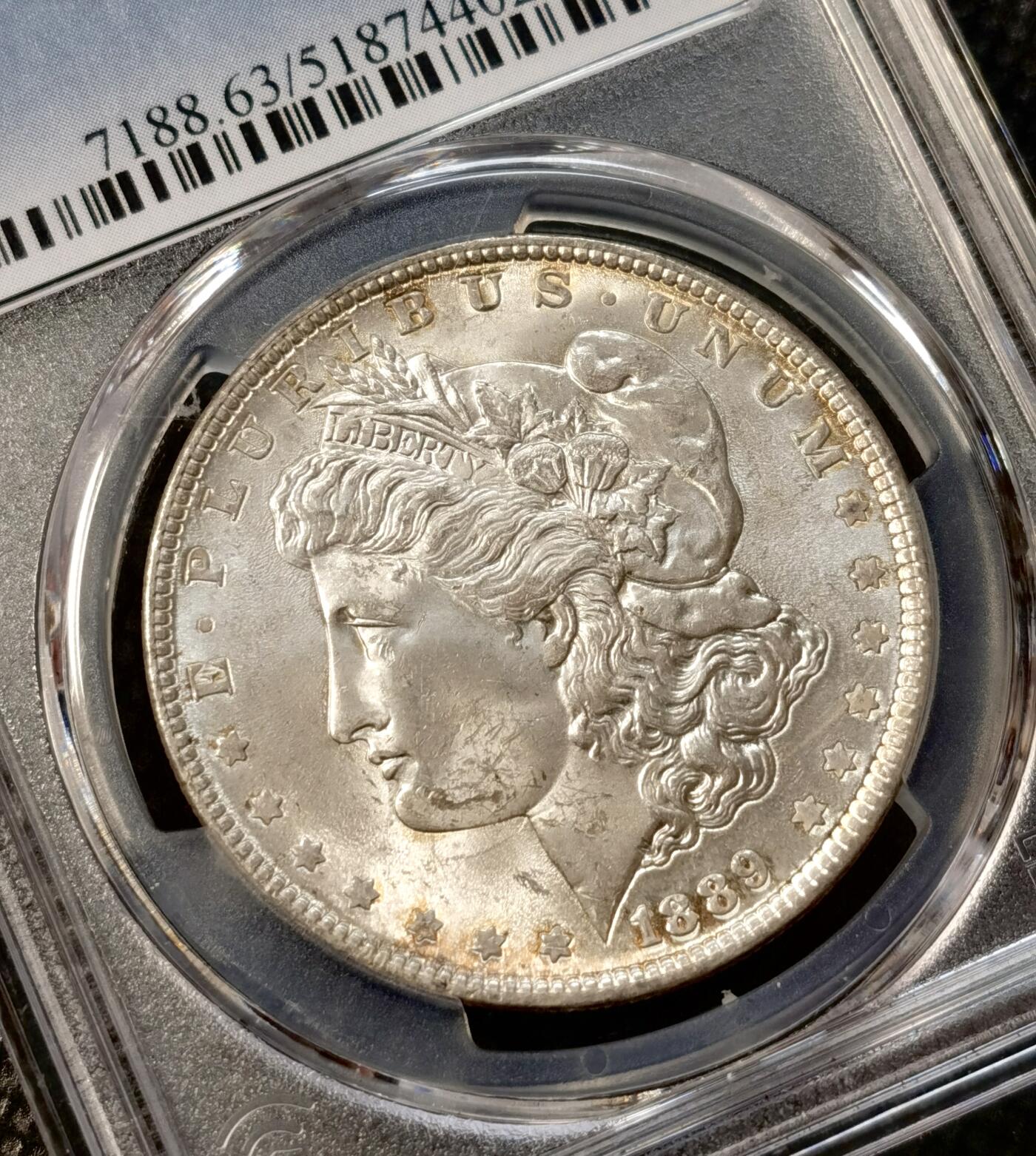 甄臻铺-世界币章拍卖（第38期）立冬小精品场，送拍享返佣金等优惠多多 PCGS-MS63 1889年美国摩根，单面炫彩，卷尾，低评