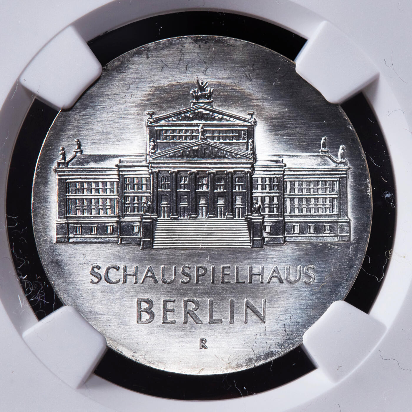 【俄甄集藏】2025年(044)11-12星期三晚 19:30 全场包邮 民主德国（东德）1987年A版纪念柏林大剧院建成750周年10马克银币，NGC MS68，冠军，重17克，50%银，发行量51000枚，少见品种