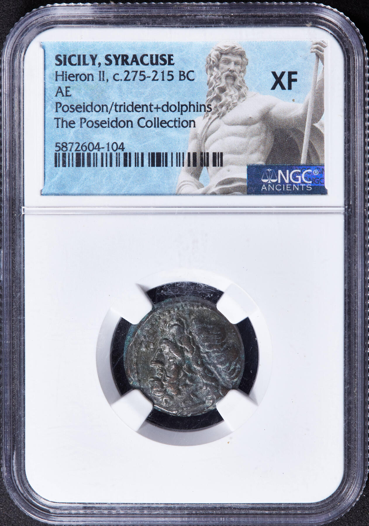 【俄甄集藏】2025年(044)11-12星期三晚 19:30 全场包邮 古希腊西西里岛叙拉古公元前275-前216年希伦二世海神波塞冬铜币，NGC XF，出自波塞冬集藏，正面海神波塞冬头像，背面波塞冬的法器三叉戟，两边各有一只海豚，NGC海神特殊标签