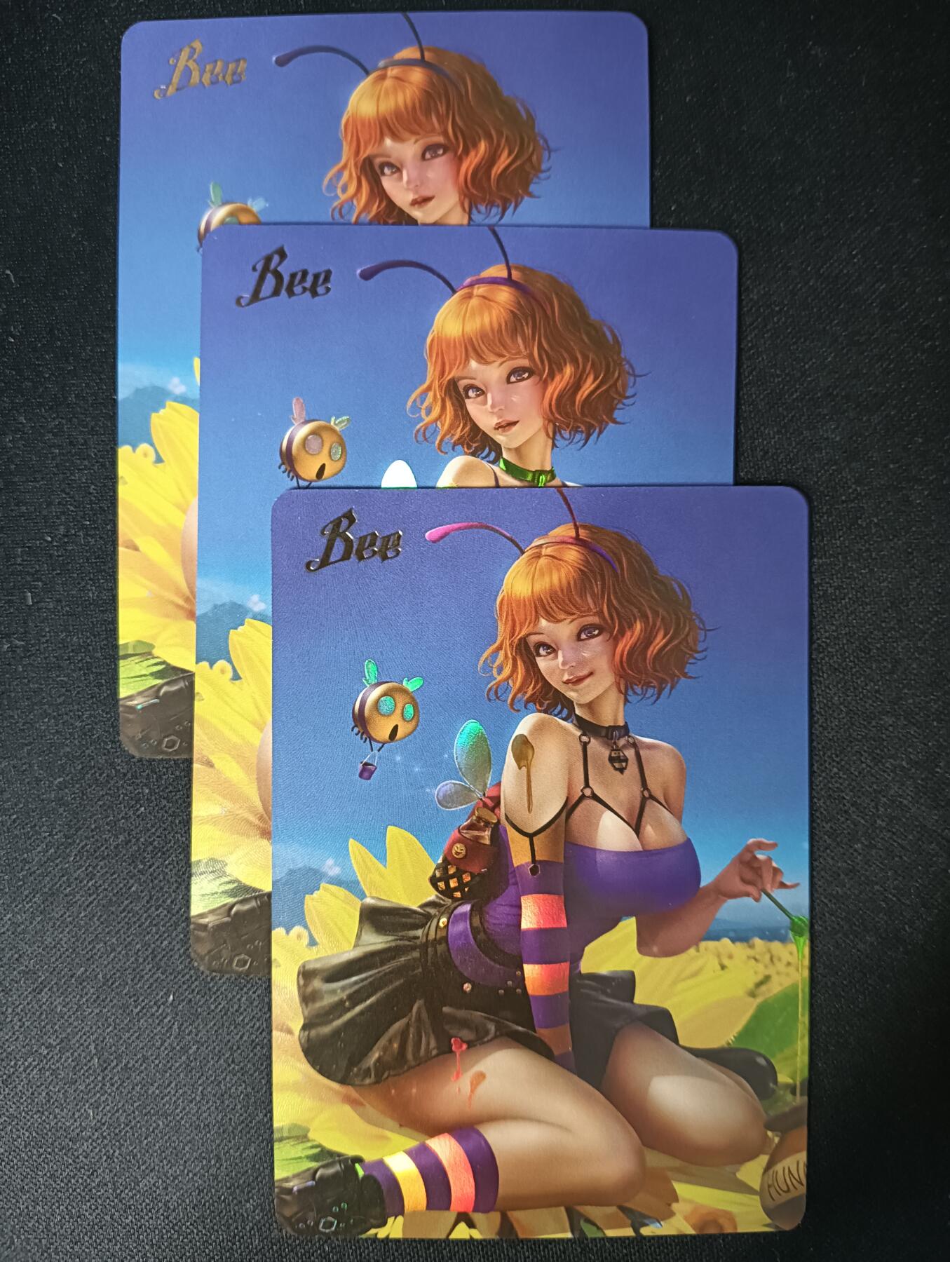 花开卡拍第46期（11月9号周日截拍，品控勿拍!!!拍品不寄存，运费5元，自制卡难免瑕疵，可能存在轻微撞角爆边等出厂瑕疵，品控介意勿拍！） 卡颜月色 福袋专属小蜜蜂三渐变彩闪 第三张艺术卡