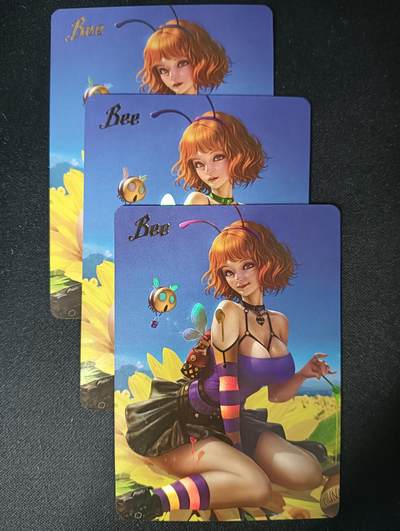 花开卡拍第46期（11月9号周日截拍，品控勿拍!!!拍品不寄存，运费5元，自制卡难免瑕疵，可能存在轻微撞角爆边等出厂瑕疵，品控介意勿拍！） - 卡颜月色 福袋专属小蜜蜂三渐变彩闪 第三张艺术卡