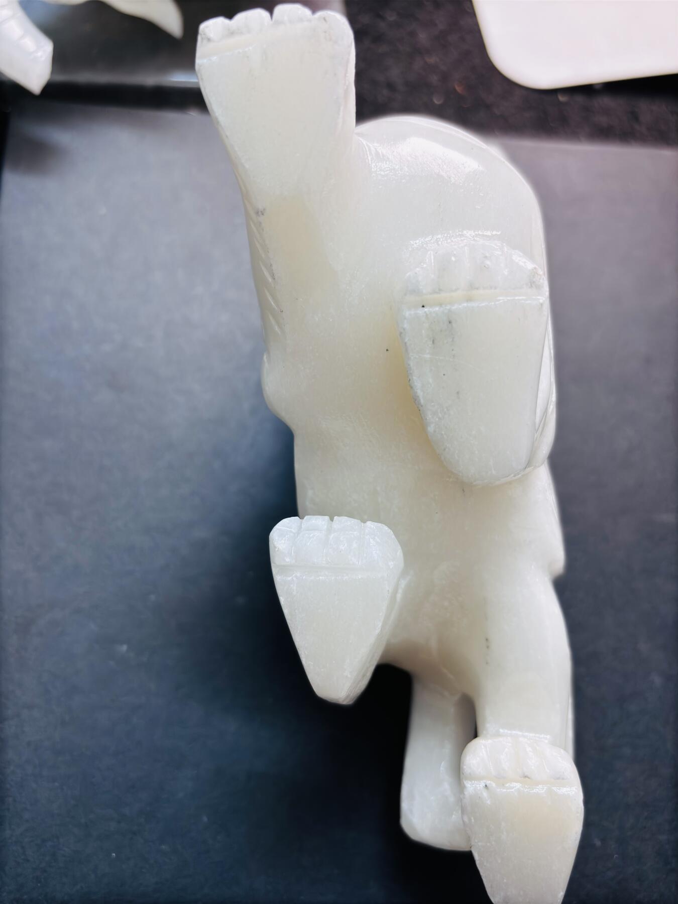 文馨钱币收藏第 279 场，银币，纪念铜章场 长期接收代拍品 玉石狮子，长 148.7mm 高 108.3 厚 50mm 重 832.9 克