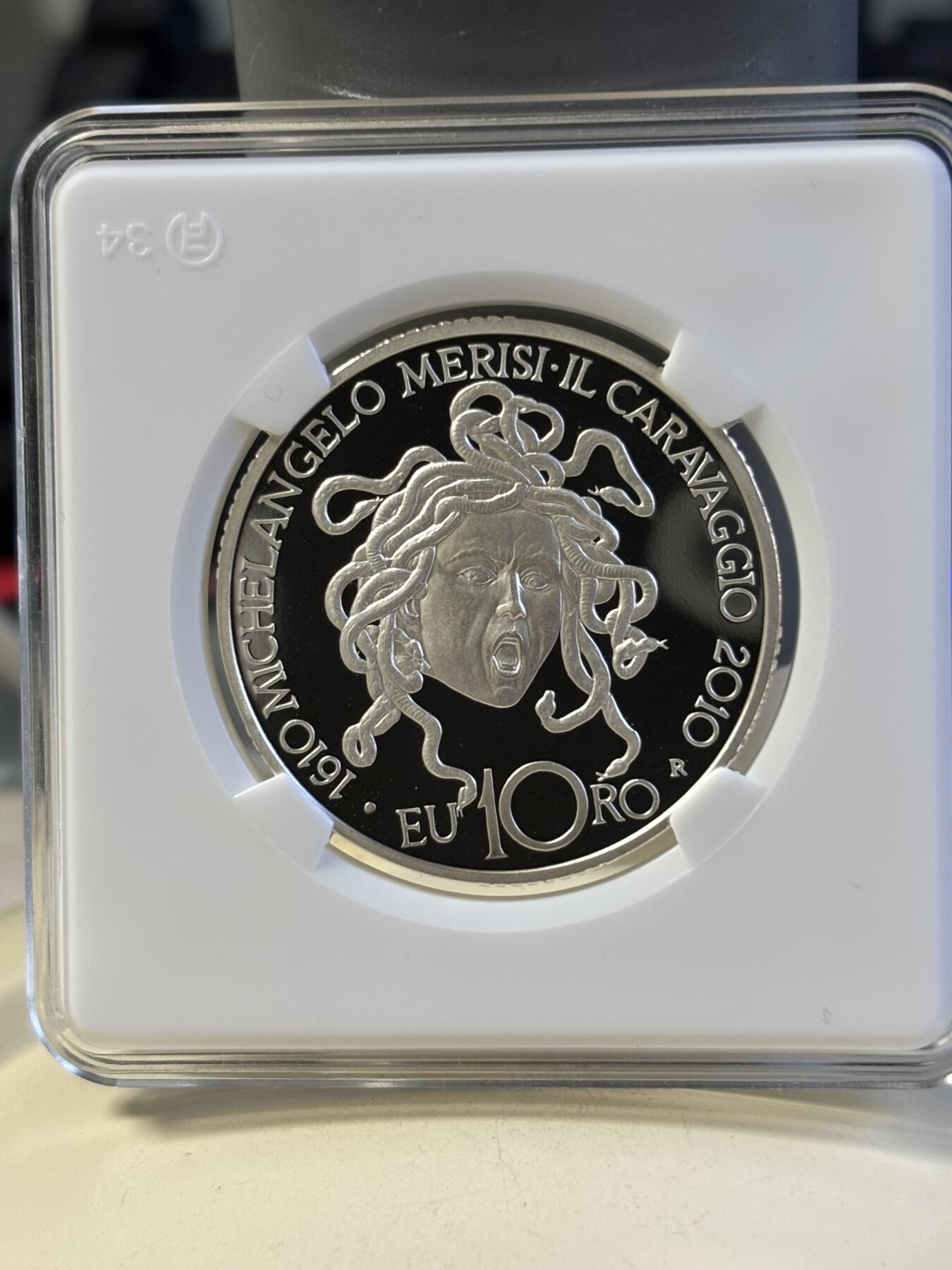 第181期拍卖 意大利2010年发行著名艺术家米开朗琪罗.梅里西.达.卡拉瓦乔逝世400周年著作《美杜莎》精制银币-10欧元（22克，925银，币径34MM，限量7500枚，）