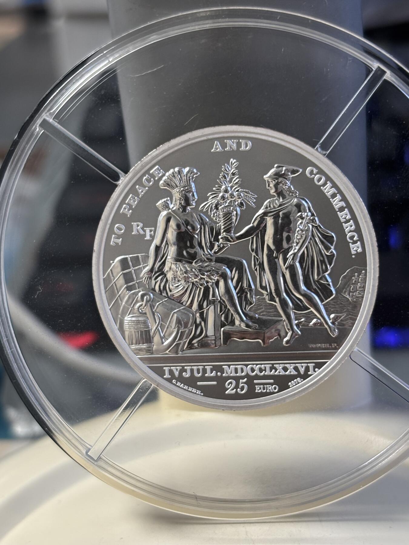 第181期拍卖   法国2022年人类伟大的日子 美国大宪法 高浮雕仿古2盎司银币无盒证书，999银，发行量1000枚