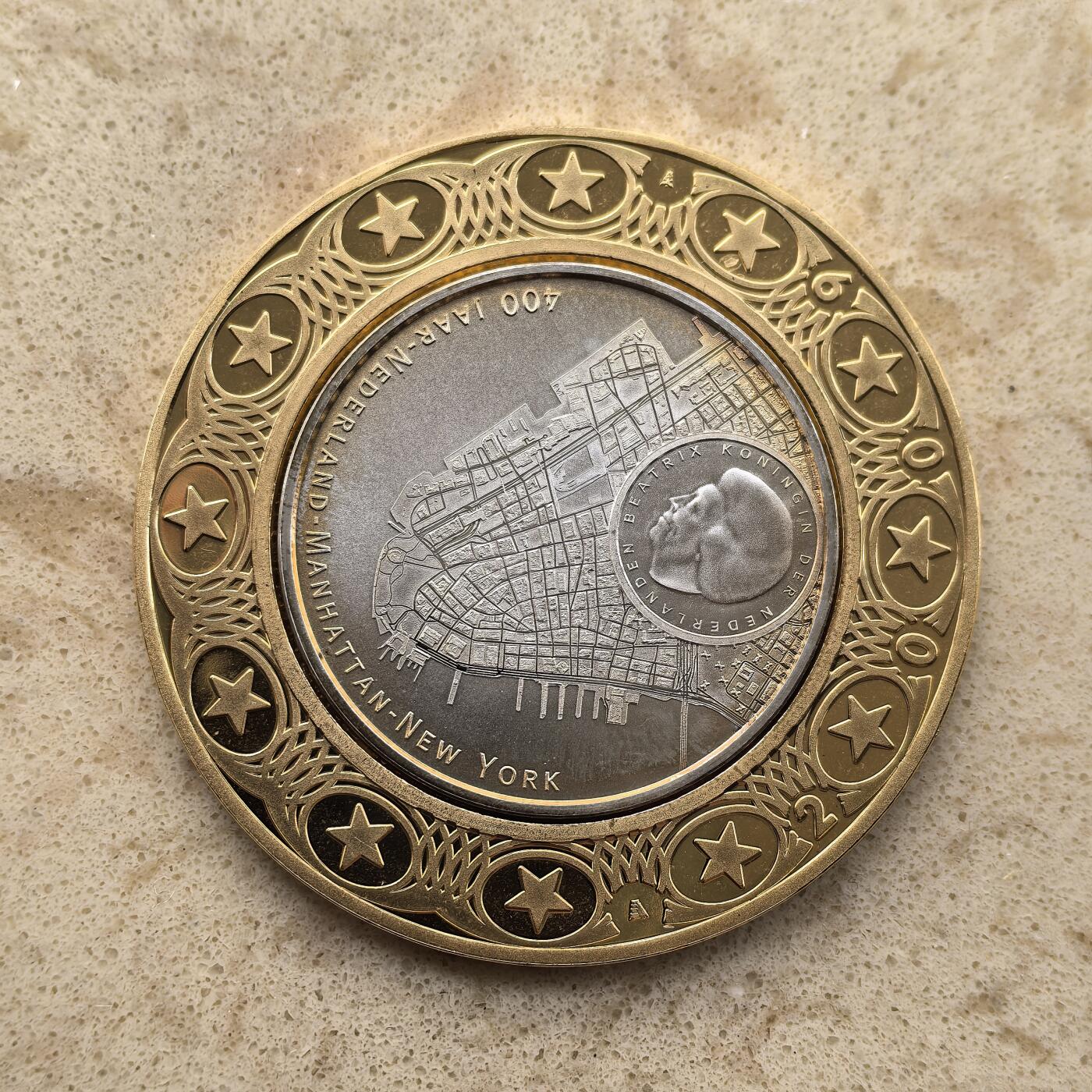 道一币馆币章第一百五十五场 镀金金属护垫 荷兰2009年荷兰人移民纽约曼哈顿400年5元纪念银币 15.5g 925s 20000