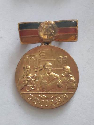 荷兰第128期勋赏拍卖 - 民主德国建国三十周年纪念奖章